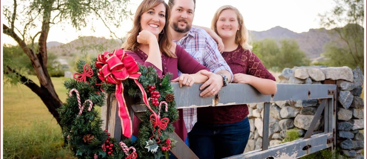 family, cyndi hardy photography, photography, photographer, buckeye, arizona, portrait, christmas, lights, wreath